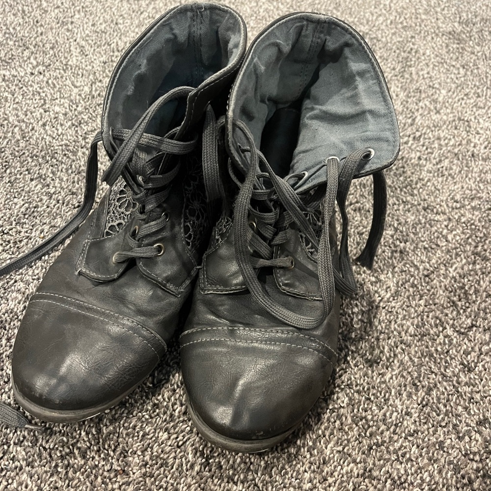 grey lace up boots, size 7
